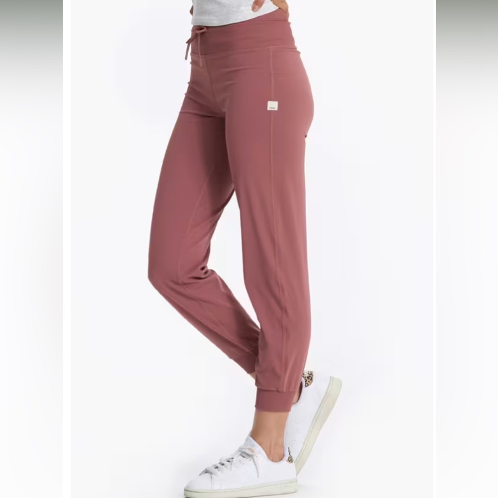 NWT Vuori Women's Dailey Jogger - Size XS in Rosewood Color